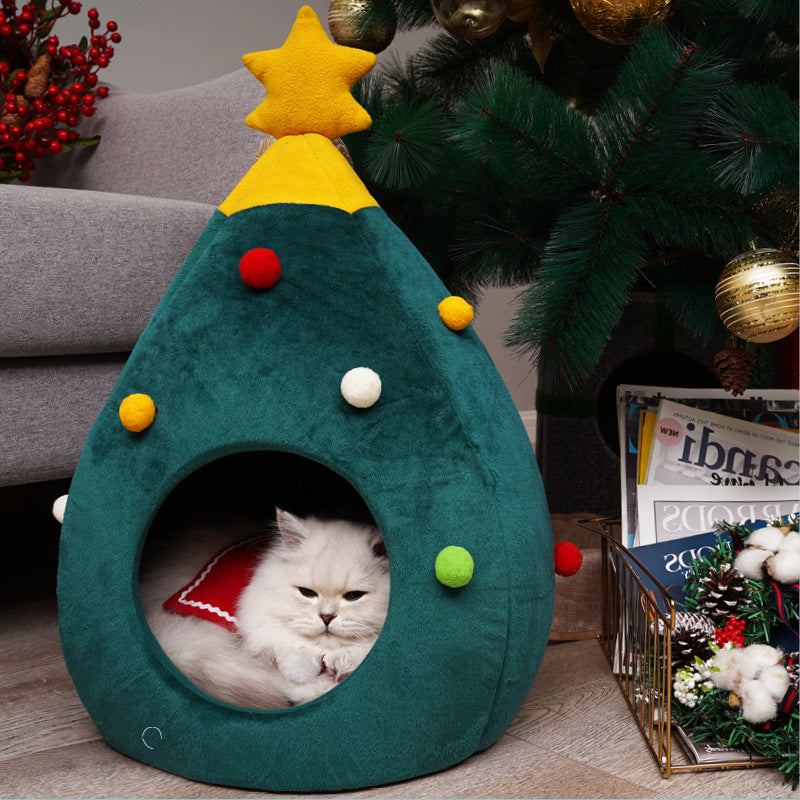 Christmas tree-shaped cat bed and felt mat for cats